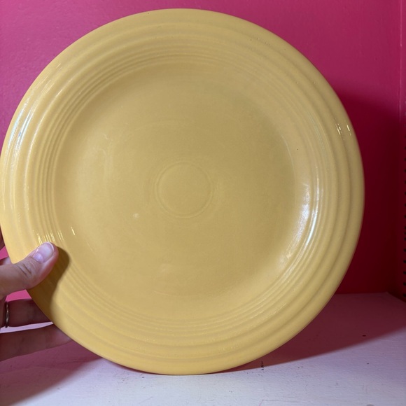 Vintage * Genuine Fiestaware Yellow Dinner Plate Collectible Homer Laughlin GUC - Picture 2 of 8